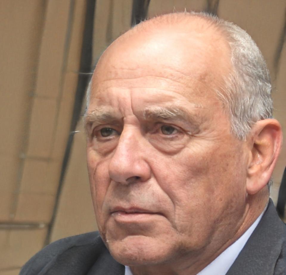 Portrait de Réginald Montclair, expert en analyse financière